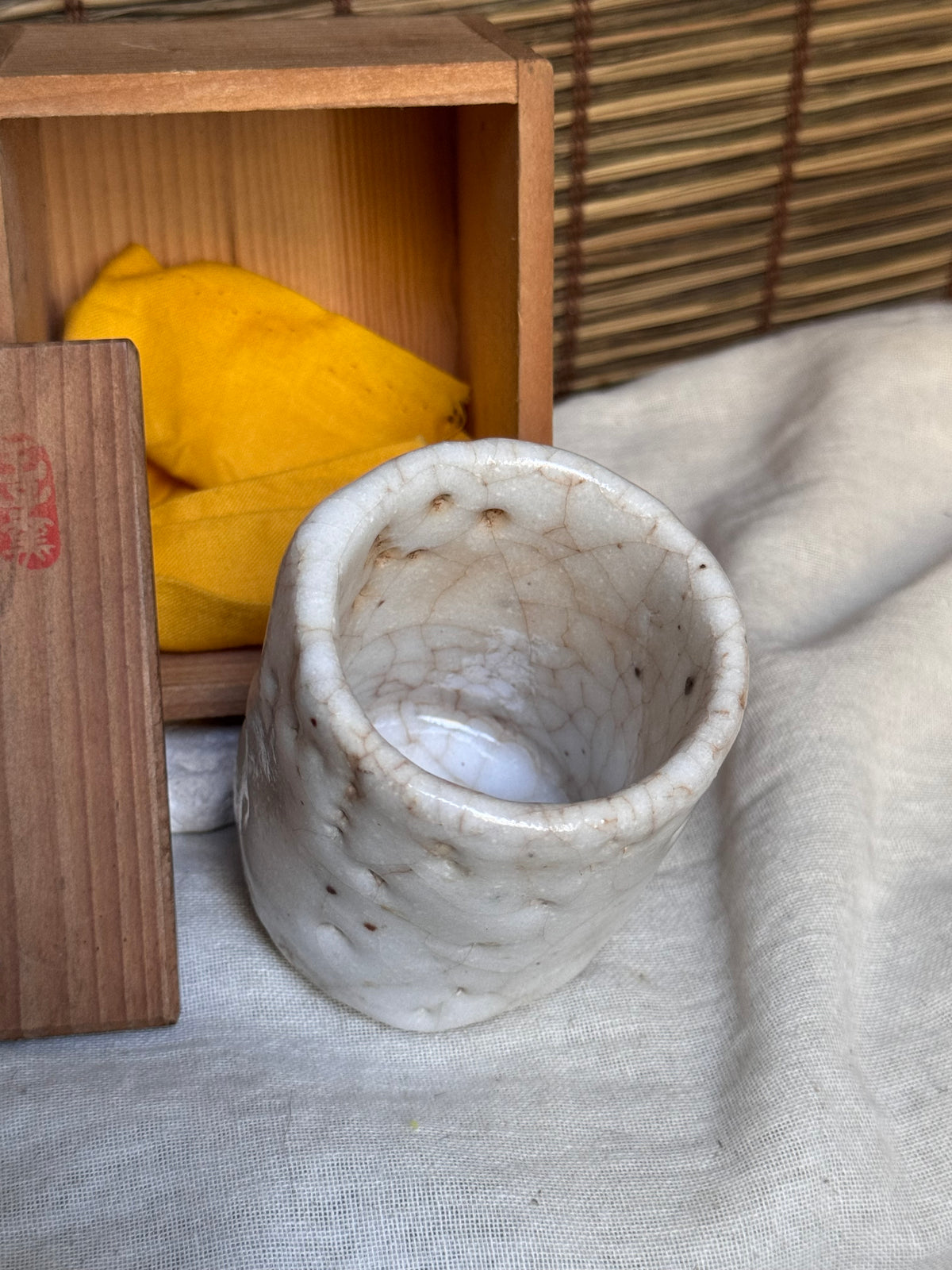 Shino Ware Yunomi Teacup — Ōji Kiln (王子窯), Hand-Formed, Signed Wooden Box
