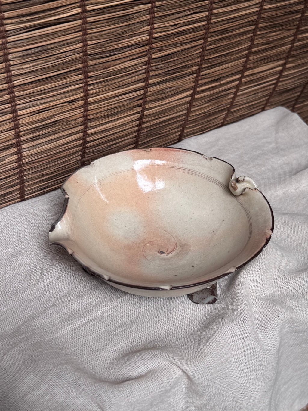 Hagi-yaki Leaf-Shaped Footed Bowl, Handled, Pink-Blush Ivory Glaze