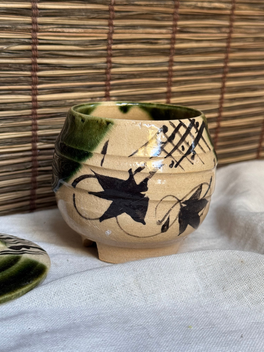 Mino Ware Oribe Lidded Cup (Futamono) — Ivy Vines, Birds & Waves, Notched Foot