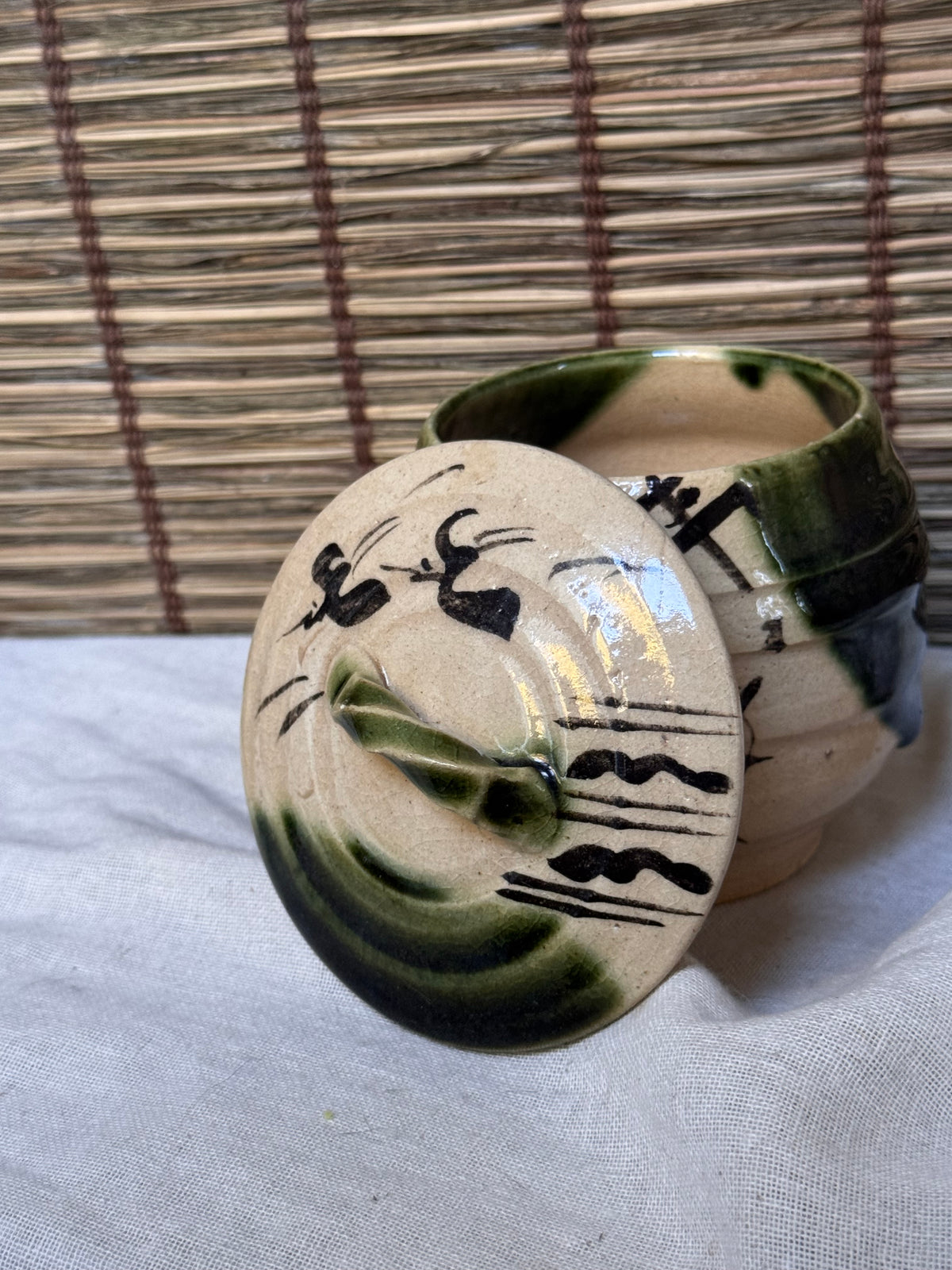 Mino Ware Oribe Lidded Cup (Futamono) — Ivy Vines, Birds & Waves, Notched Foot