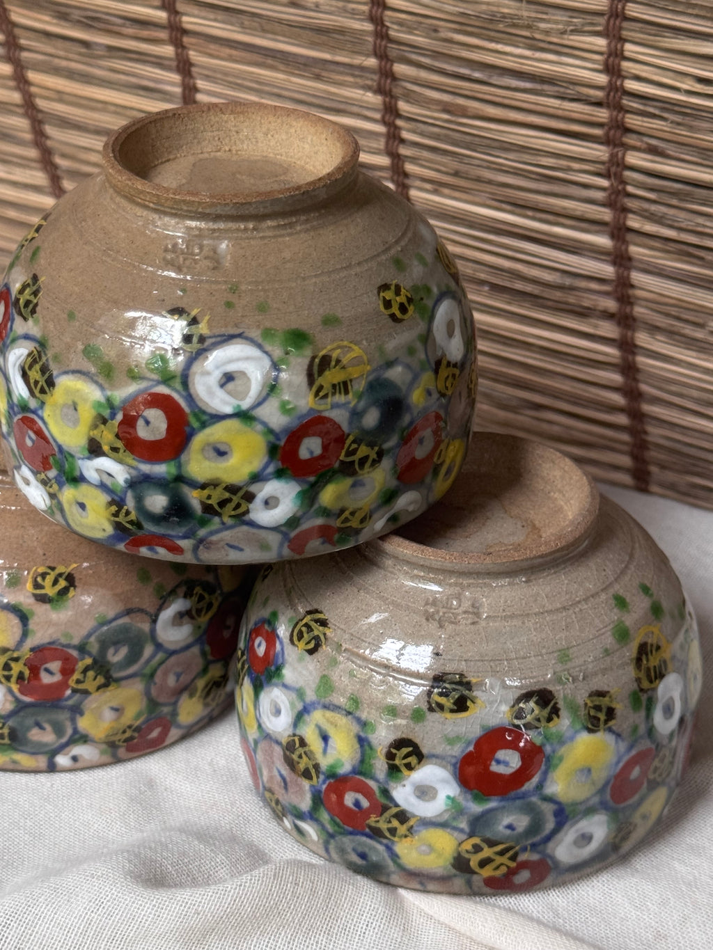 Ryuzan Kiln, "Manjugiku" Pattern Bowls, Set of Three — Hand-Painted Coin-Flower Motif