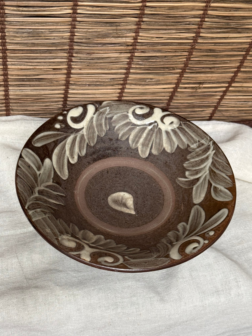 Yachimun Plate by Ken Sugawara - Hand-Painted Tenmoku Glaze, Cream Floral & Scroll Motif