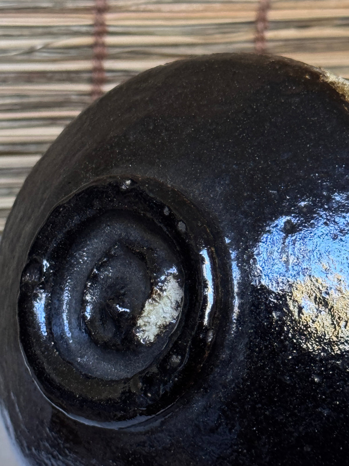 Shōraku Kiln Kuro-Raku Chawan — Incised Pine Forest Band, with Wooden Box