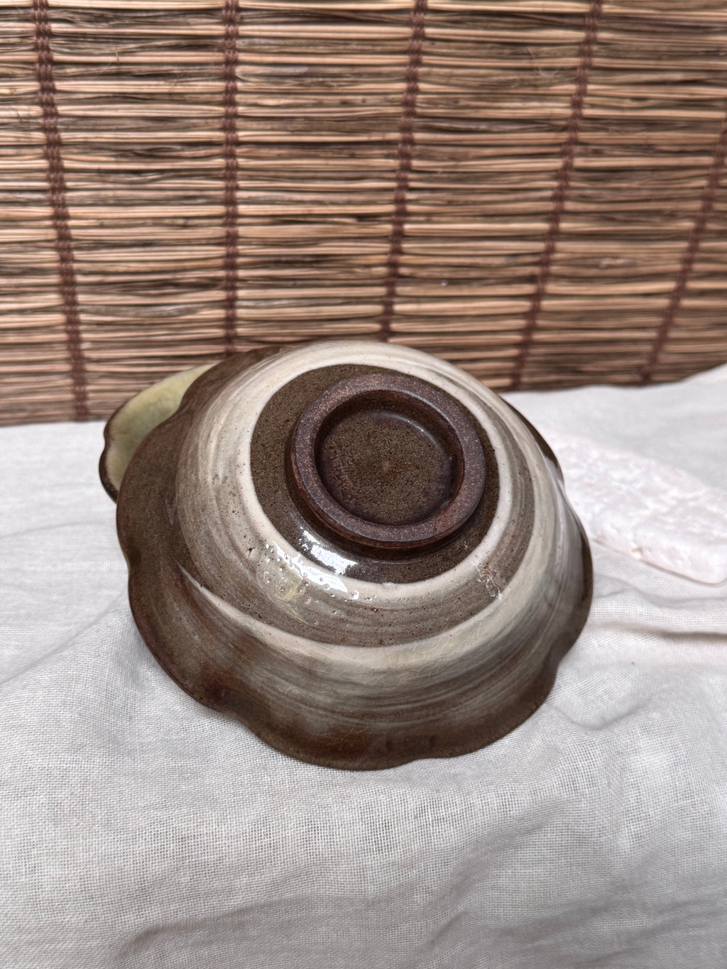 Onta Yaki Mokkō-Shaped Bowls, Pair — Tobikanna Chatter-Carved Pattern, Uchikake Drip Glaze