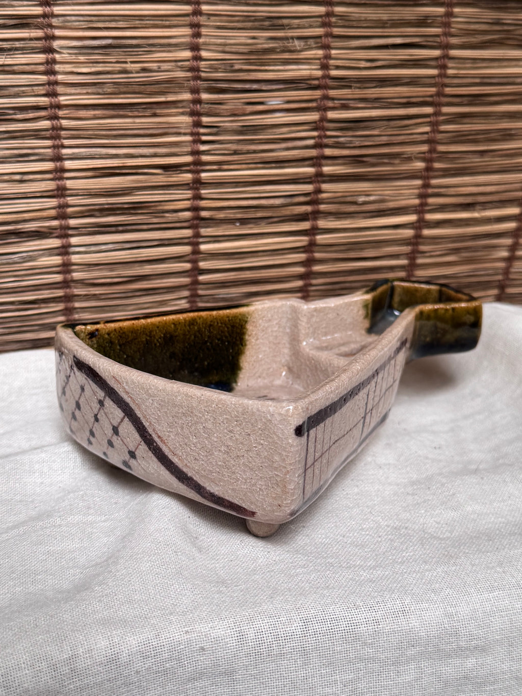 Oribe Ware Fan-Shaped Footed Dish - Hand-Painted Net & Insect Motif, Sculptural Handle