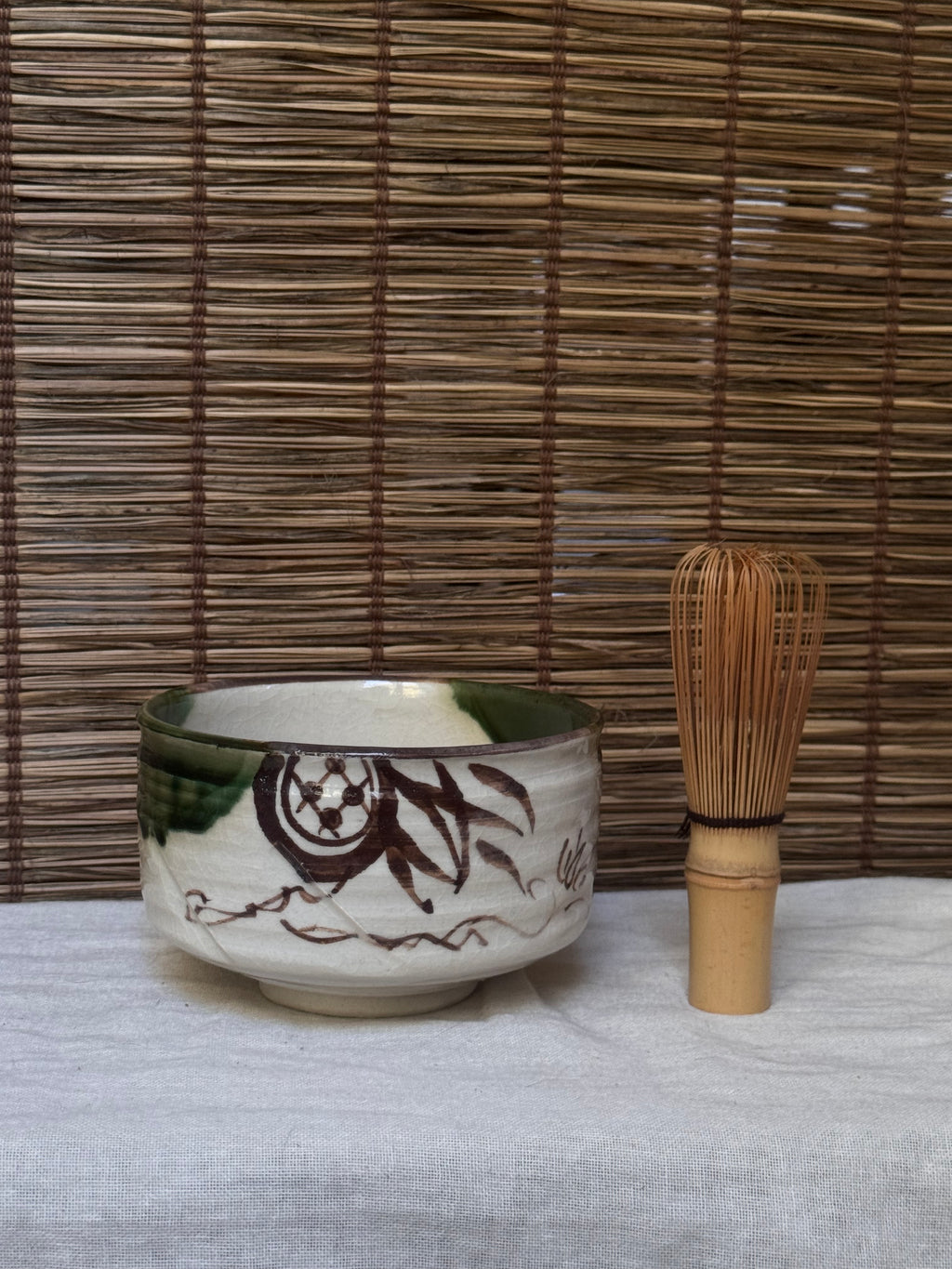 Mino Ware Oribe Matcha Bowl (Chawan) — Green Glaze, Iron-Painted Motifs, Wooden Box