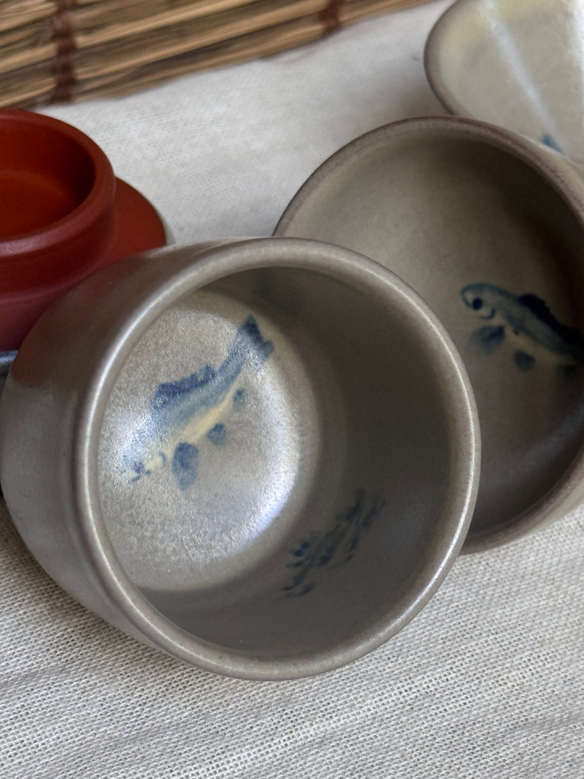 Mumyoi Ware Yunomi Tea Cup Set — Sado Island Red Clay, Hand-Painted Fish Motif, Set of 4