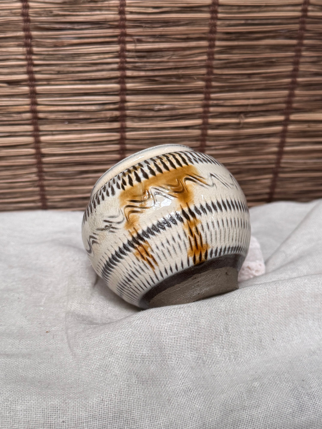 Onta Yaki Miniature Jar (Tsubo) — Banded Tobikanna Pattern, Amber Drip Accents
