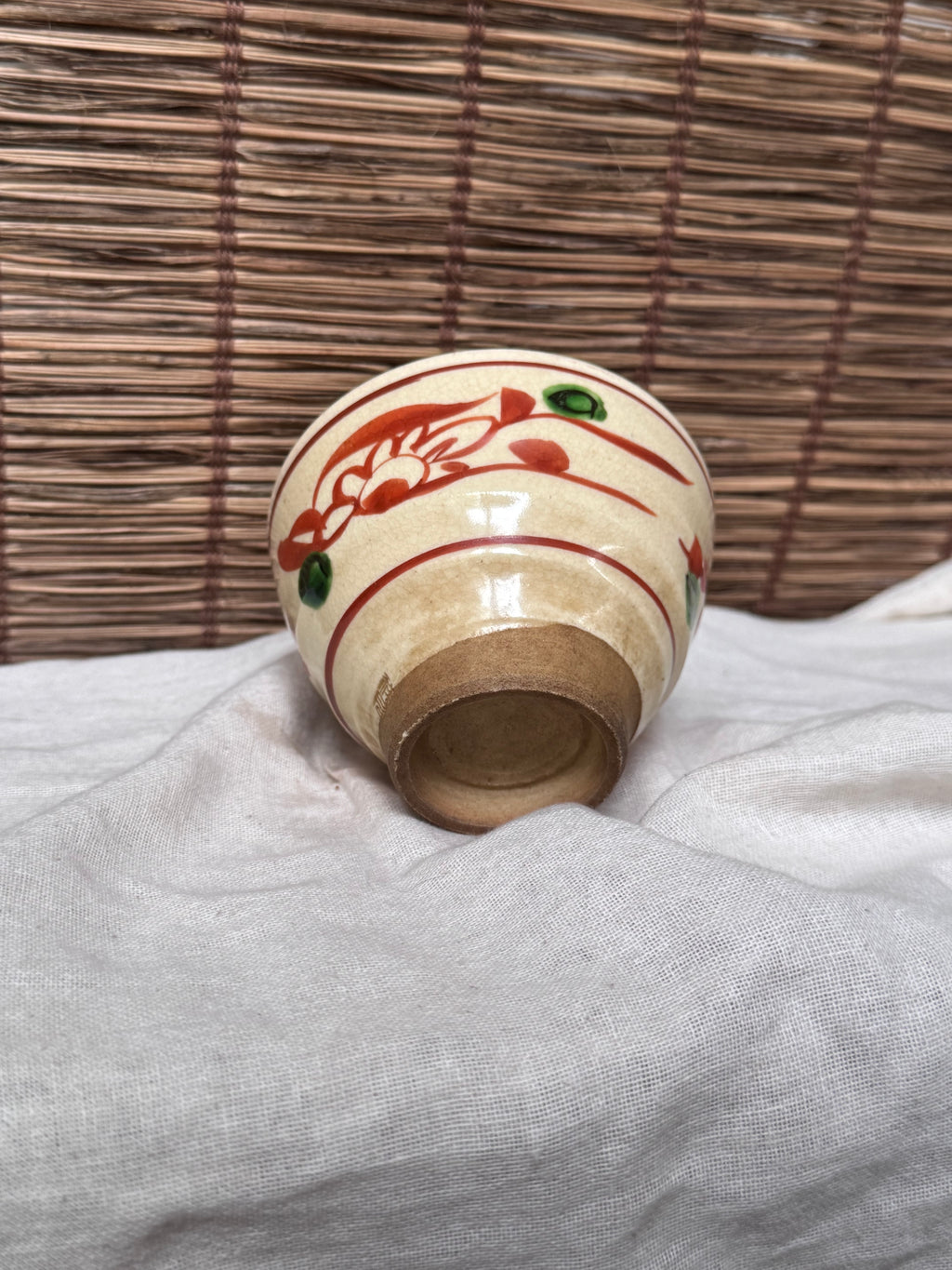 Arita Teacup — Iron-Red and Green Enamel Floral Motif, Cream Crackle Glaze