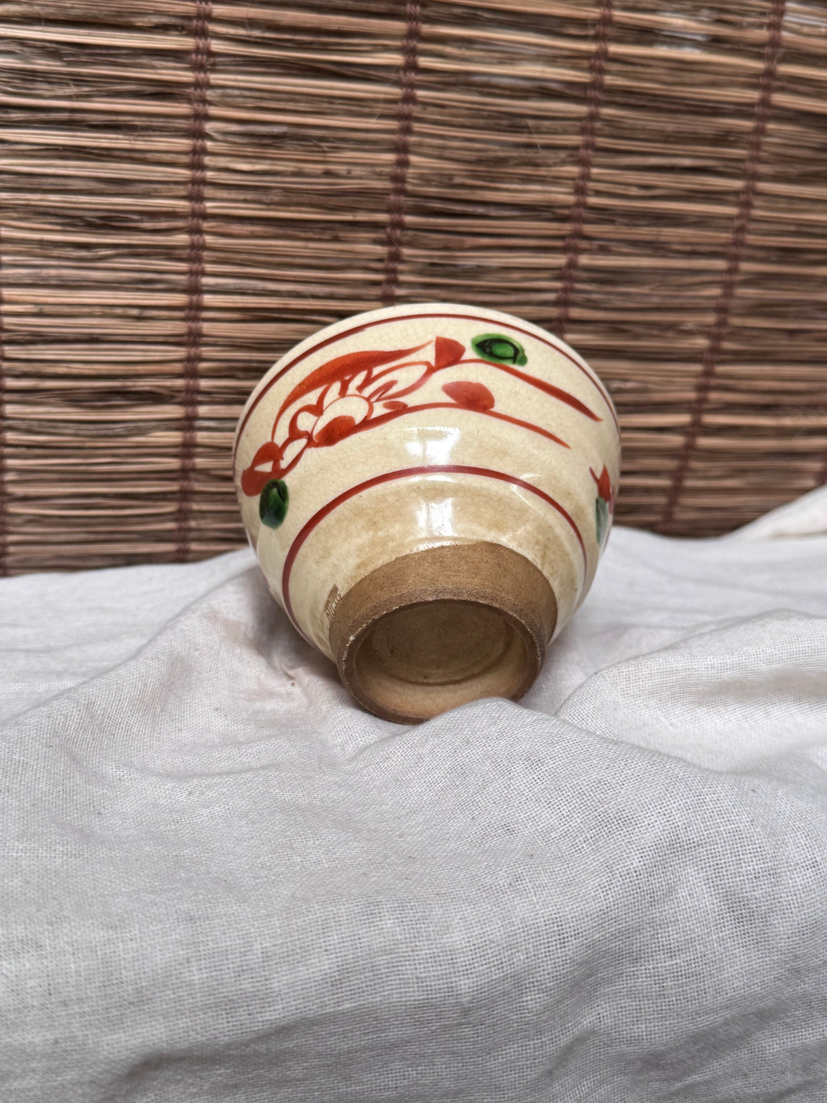 Arita Teacup — Iron-Red and Green Enamel Floral Motif, Cream Crackle Glaze