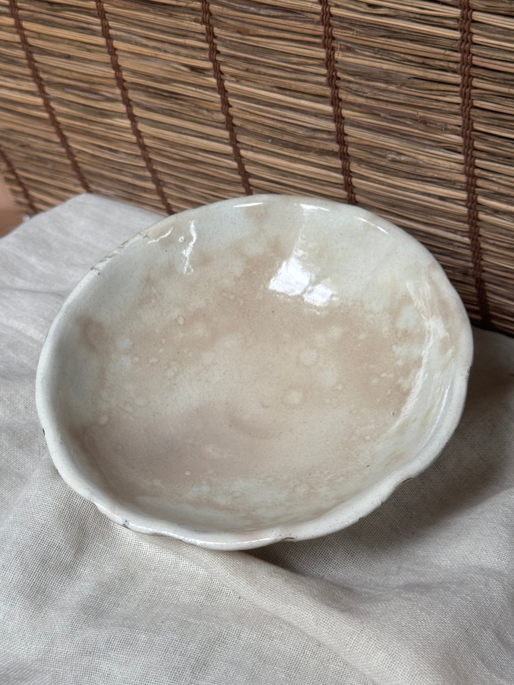 Ido-Style White Glaze Bowl — Lobed Rim, Dark Iron Footring, Crackle Glaze