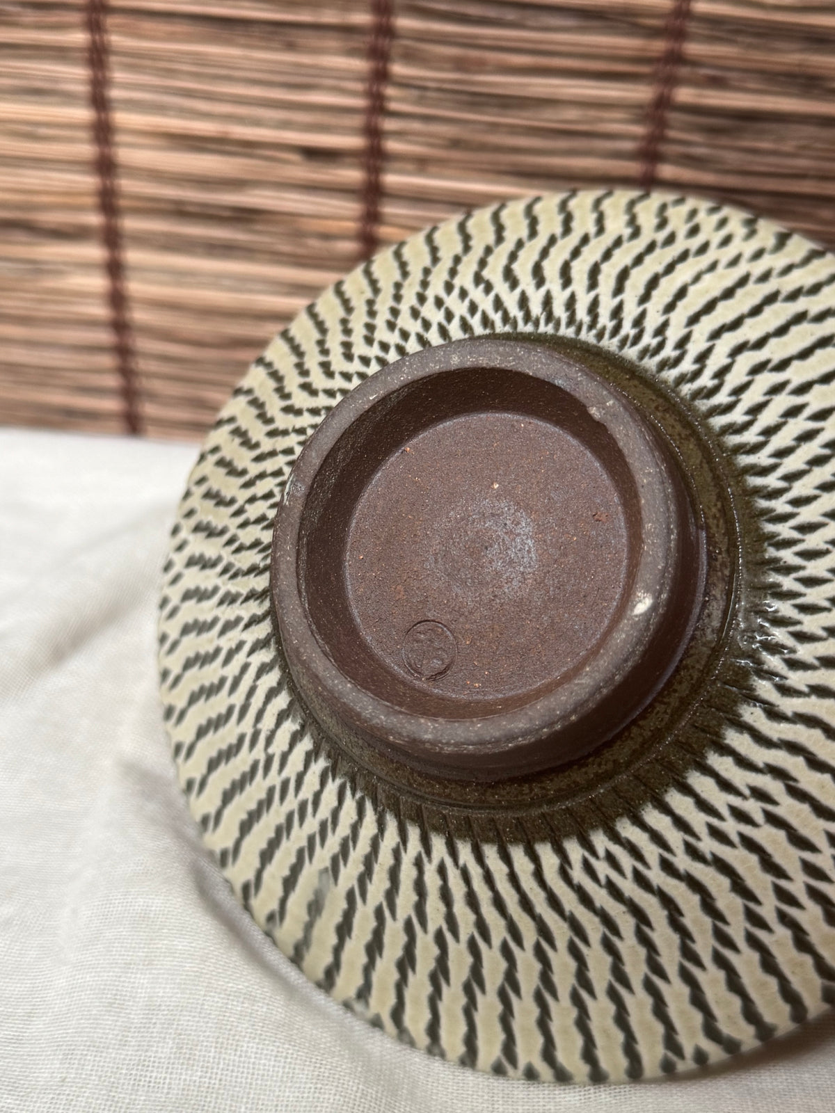 Onta Yaki Tobikanna Bowl — Chattered Herringbone Pattern, Cream Glaze, Stamped Footring