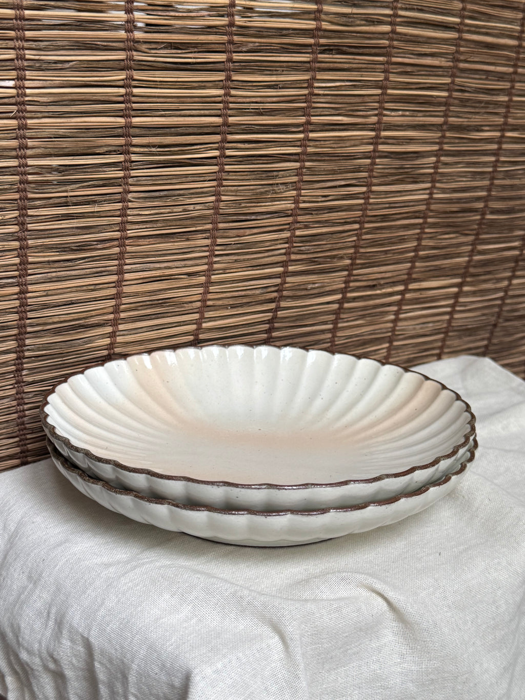 Tachiyoshi Kikkichi Hagi-Glaze Chrysanthemum Oval Plates, Set of Two