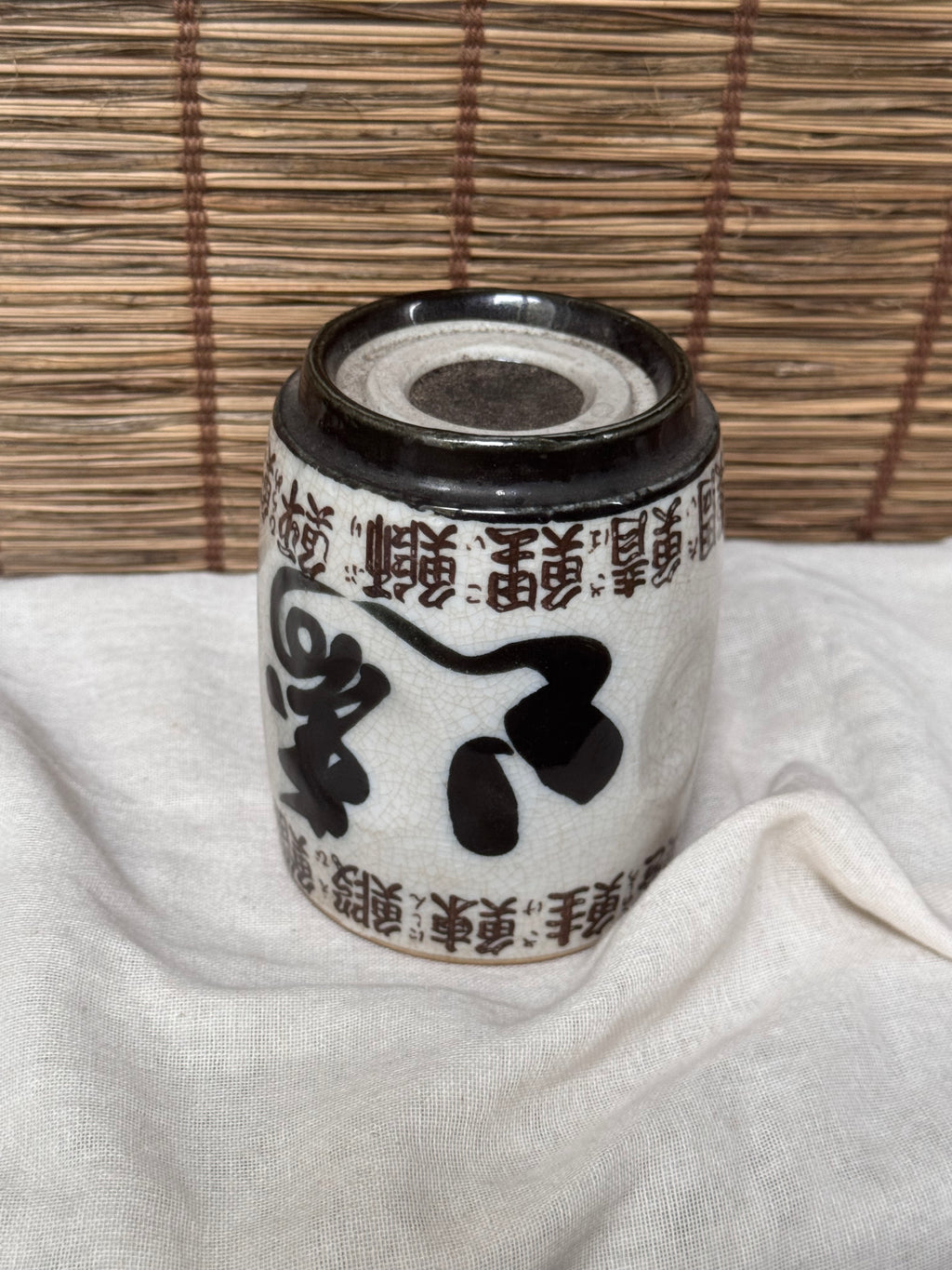 Sushi-Ya Yunomi Teacup — "Sakana Zukushi" Fish-Name Calligraphy, Crackle Glaze