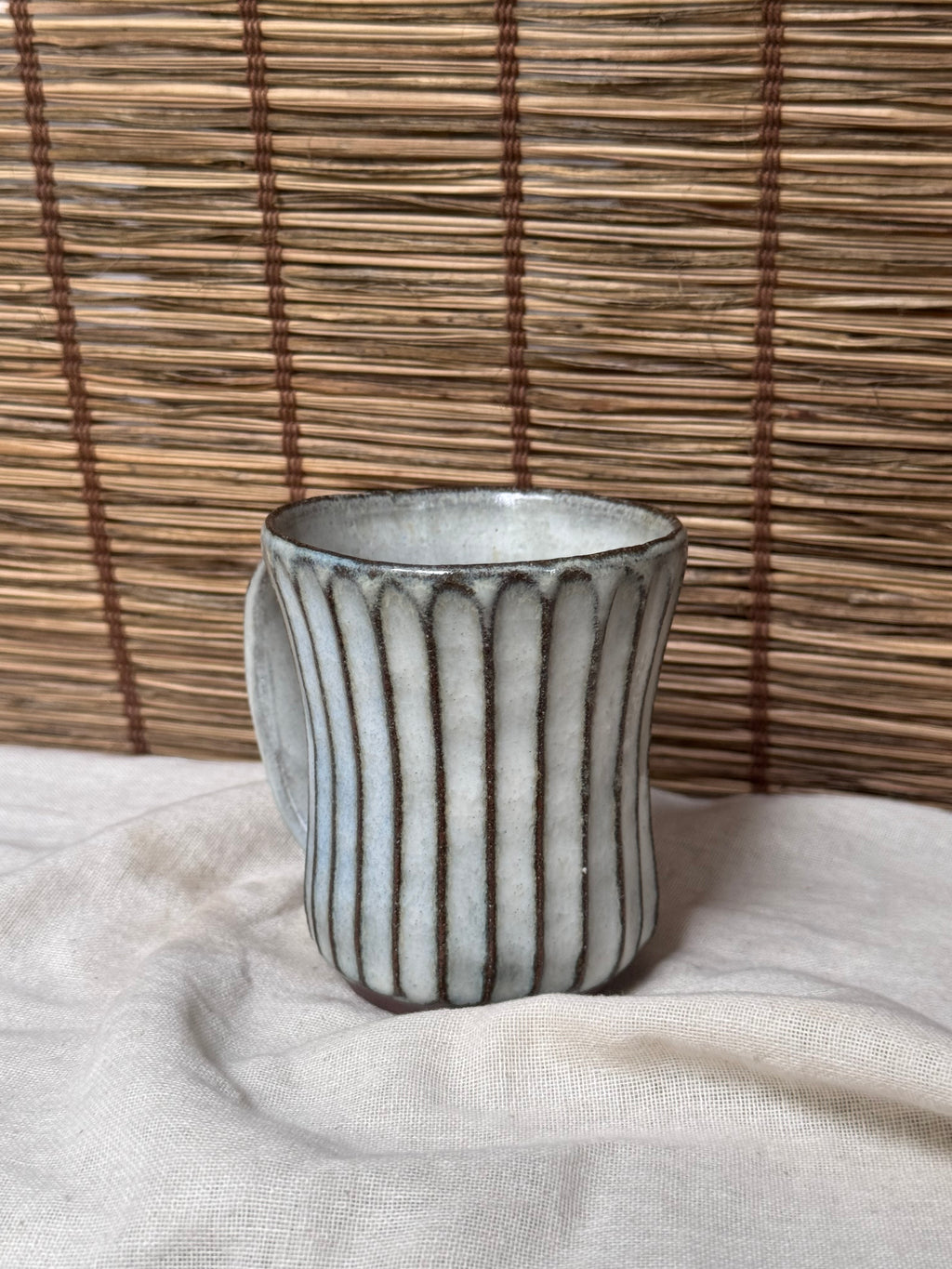 Carved Vertical Fluting, Ash-White Glaze Mug