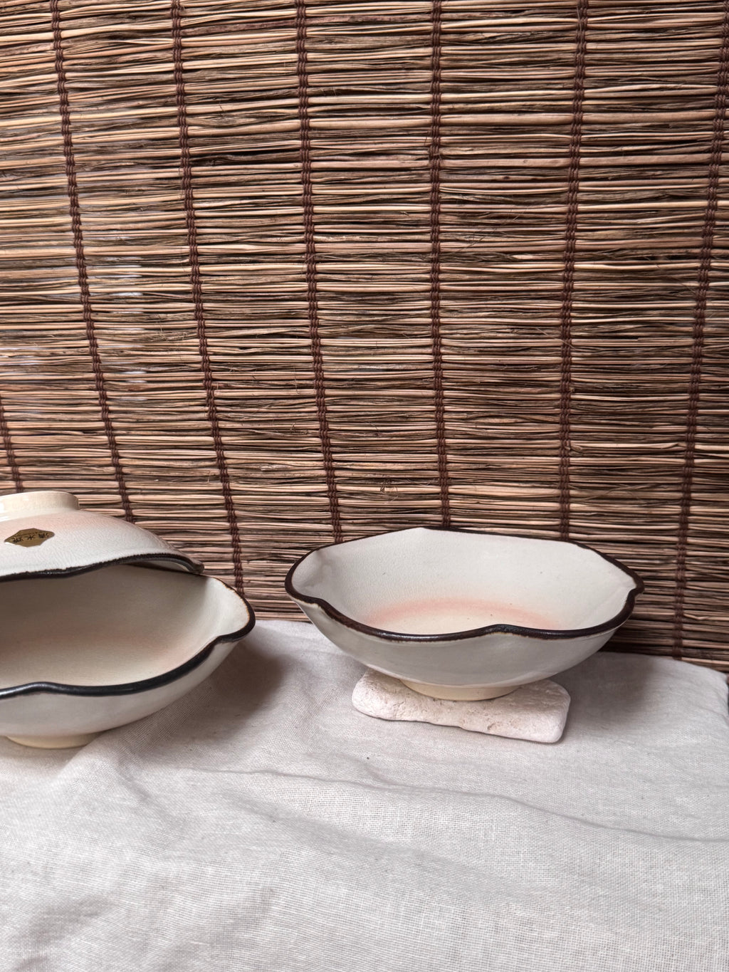 Kiyomizu Yaki Scalloped Bowls, Set of 3 — Blush Pink Gradient Glaze, Iron-Rimmed Wave Edge