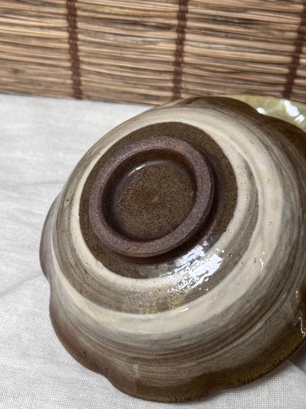 Onta Yaki Mokkō-Shaped Bowls, Pair — Tobikanna Chatter-Carved Pattern, Uchikake Drip Glaze