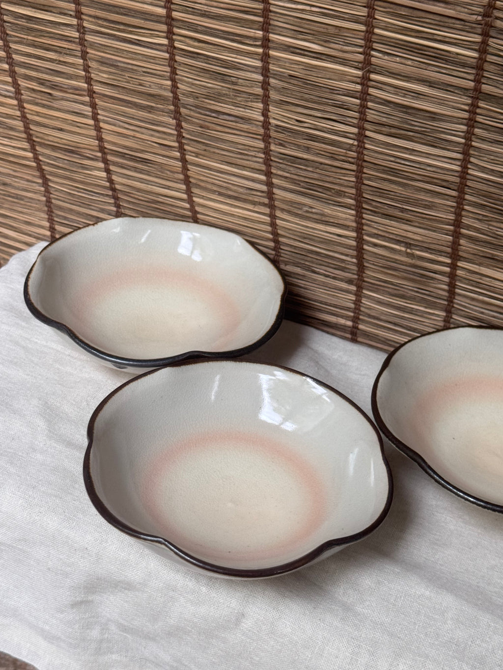 Kiyomizu Yaki Scalloped Bowls, Set of 3 — Blush Pink Gradient Glaze, Iron-Rimmed Wave Edge