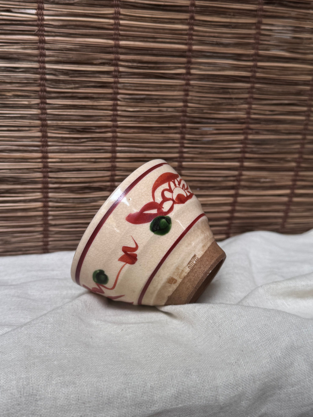 Arita Teacup — Iron-Red and Green Enamel Floral Motif, Cream Crackle Glaze