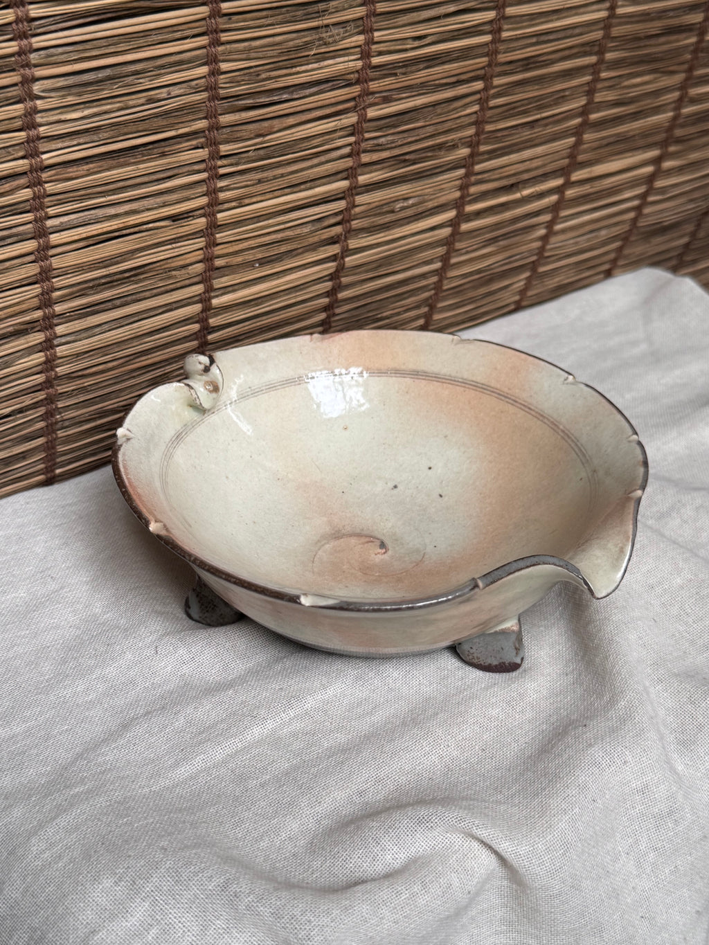 Hagi-yaki Leaf-Shaped Footed Bowl, Handled, Pink-Blush Ivory Glaze