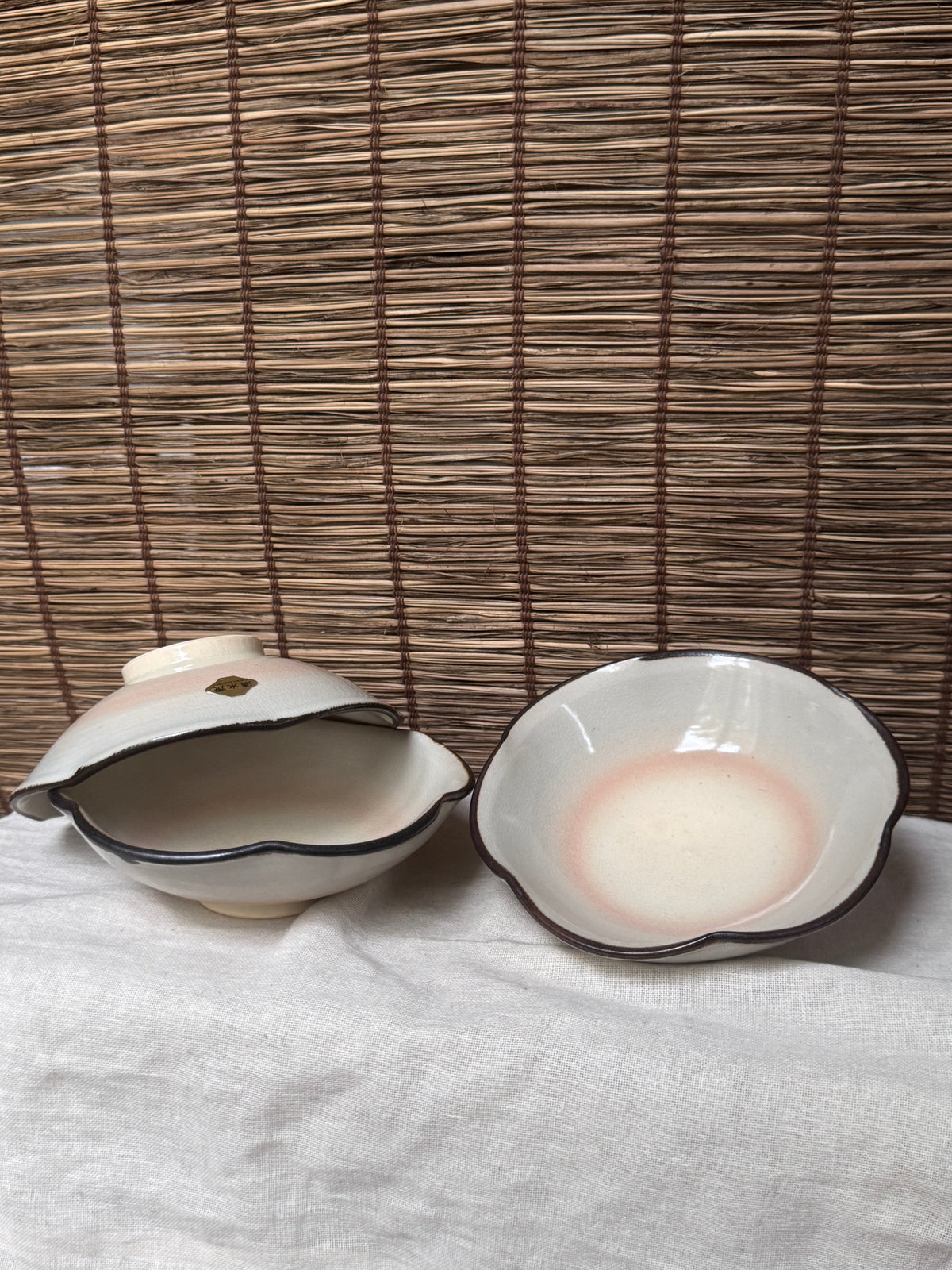 Kiyomizu Yaki Scalloped Bowls, Set of 3 — Blush Pink Gradient Glaze, Iron-Rimmed Wave Edge
