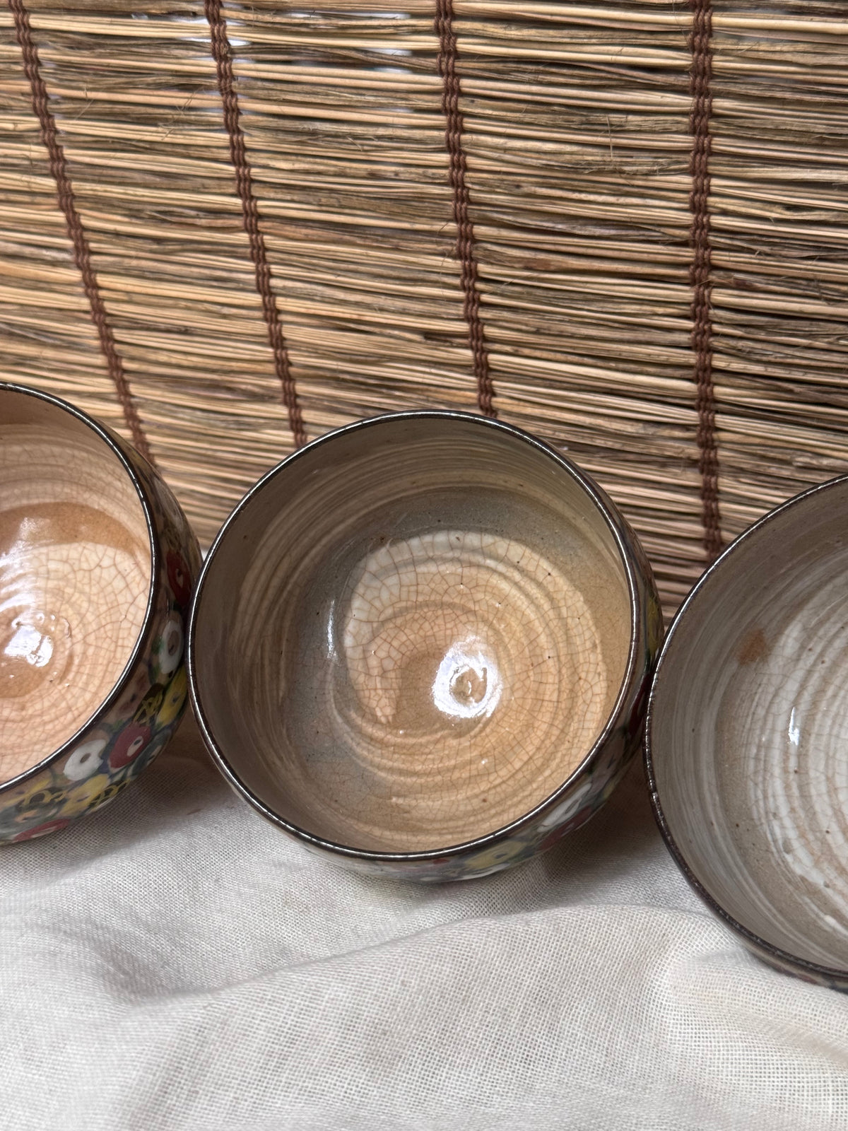 Ryuzan Kiln, "Manjugiku" Pattern Bowls, Set of Three — Hand-Painted Coin-Flower Motif