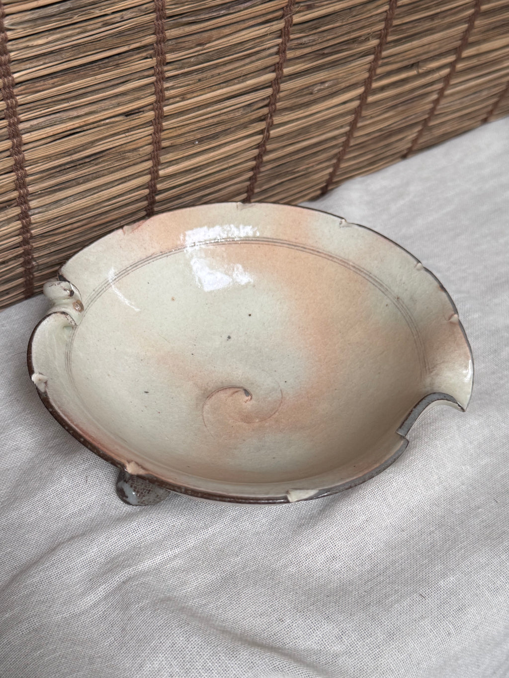 Hagi-yaki Leaf-Shaped Footed Bowl, Handled, Pink-Blush Ivory Glaze