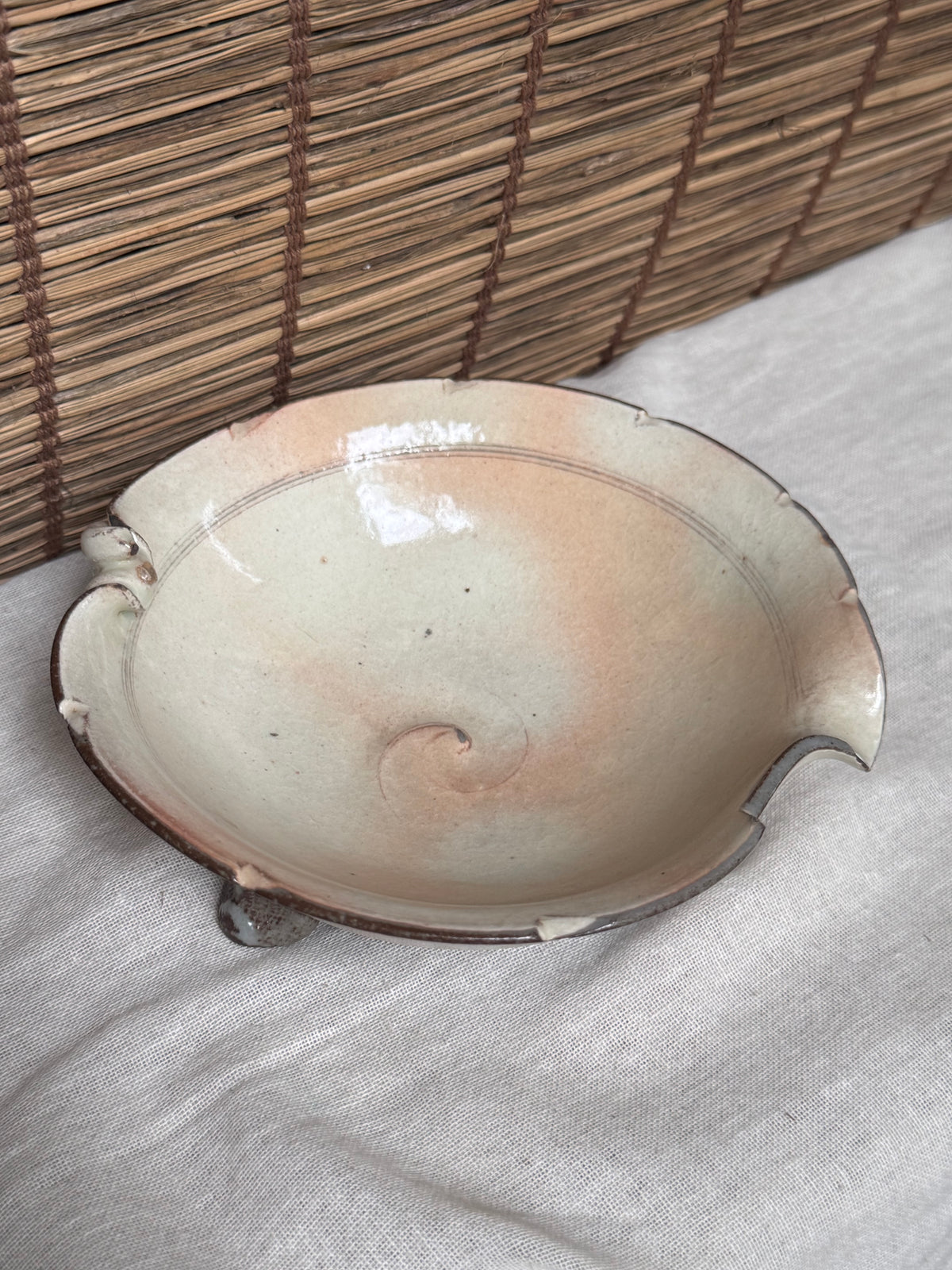 Hagi-yaki Leaf-Shaped Footed Bowl, Handled, Pink-Blush Ivory Glaze