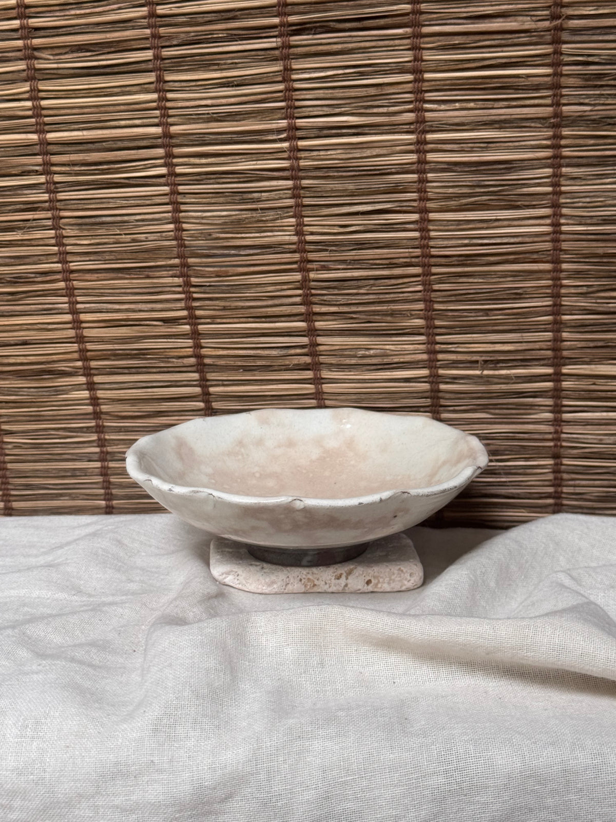 Ido-Style White Glaze Bowl — Lobed Rim, Dark Iron Footring, Crackle Glaze
