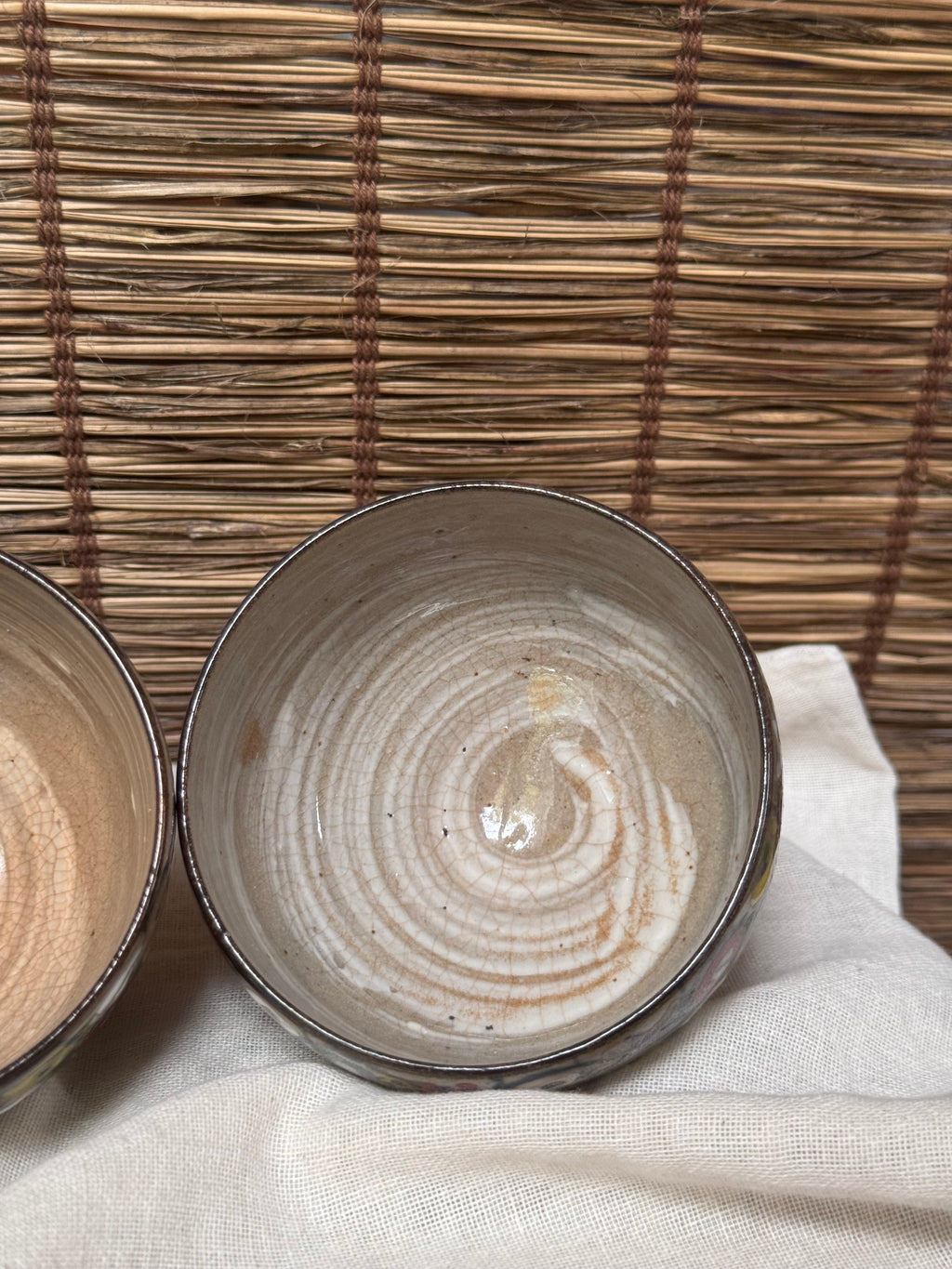 Ryuzan Kiln, "Manjugiku" Pattern Bowls, Set of Three — Hand-Painted Coin-Flower Motif