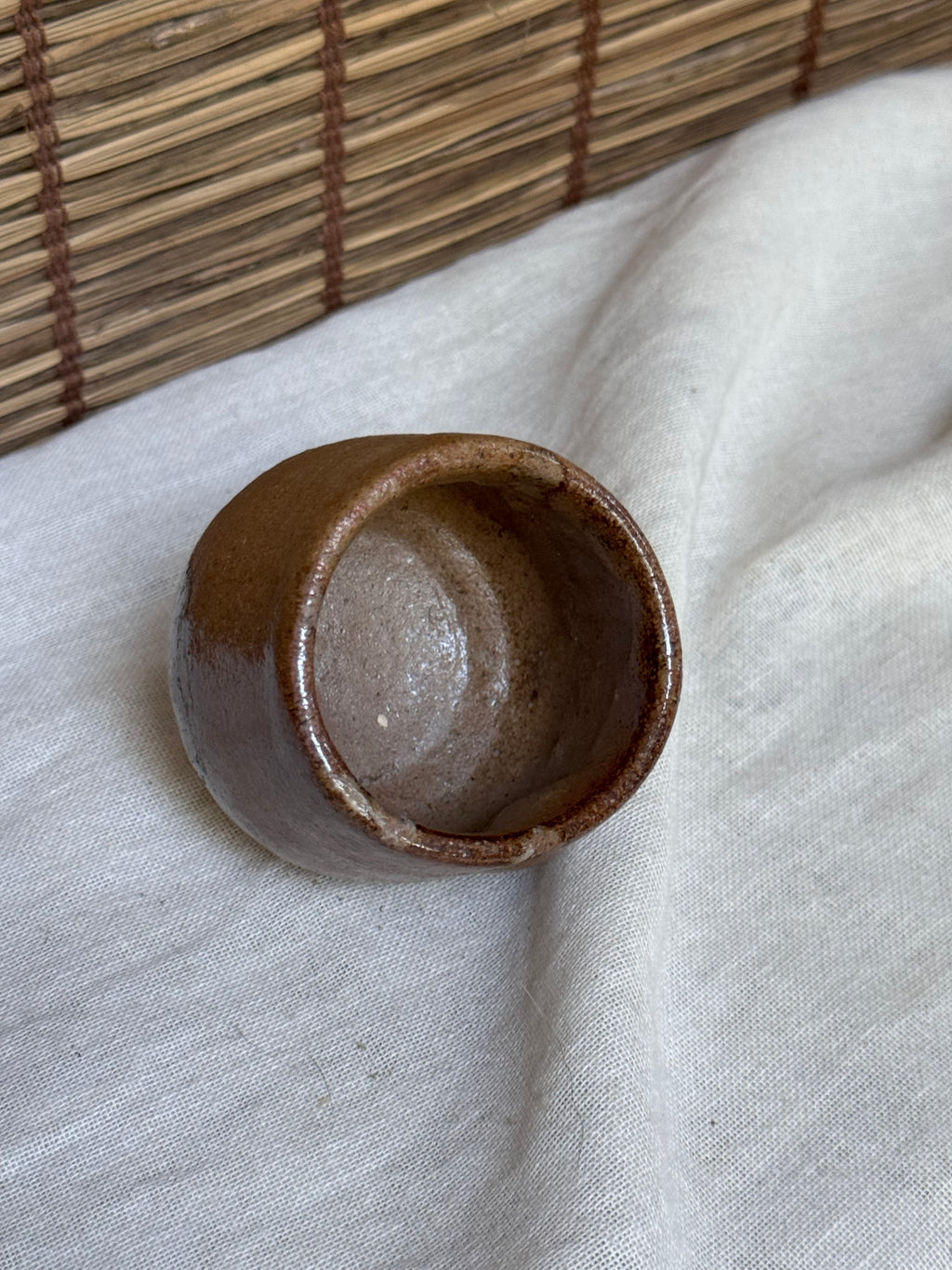 Bizen-yaki Guinomi Cup — Matsubai Pine-Ash Glaze, Artist-Stamped Base