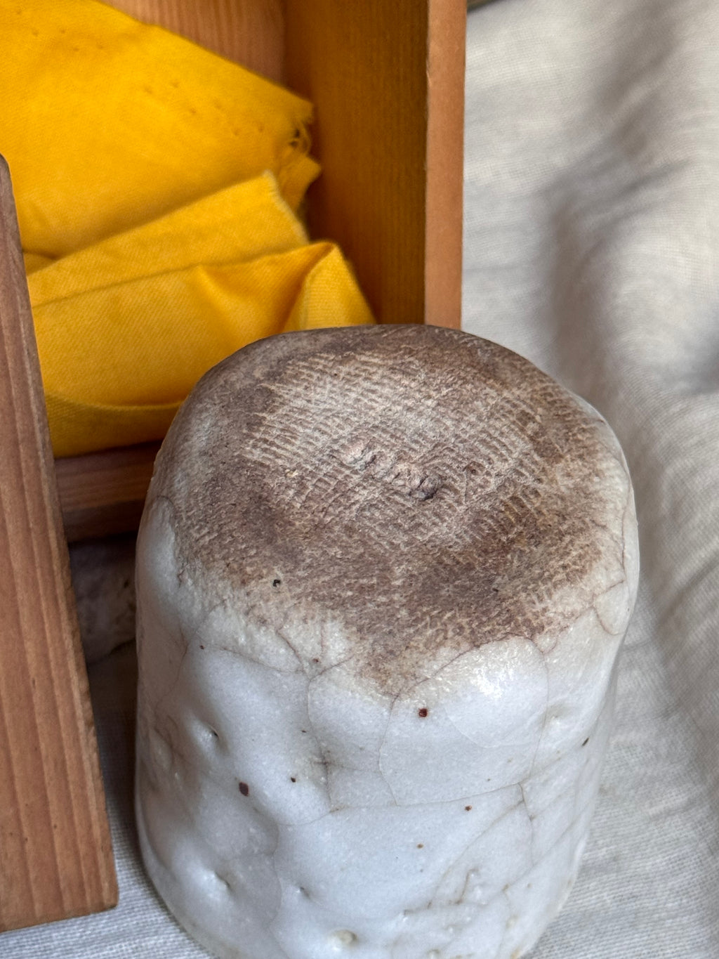 Shino Ware Yunomi Teacup — Ōji Kiln (王子窯), Hand-Formed, Signed Wooden Box