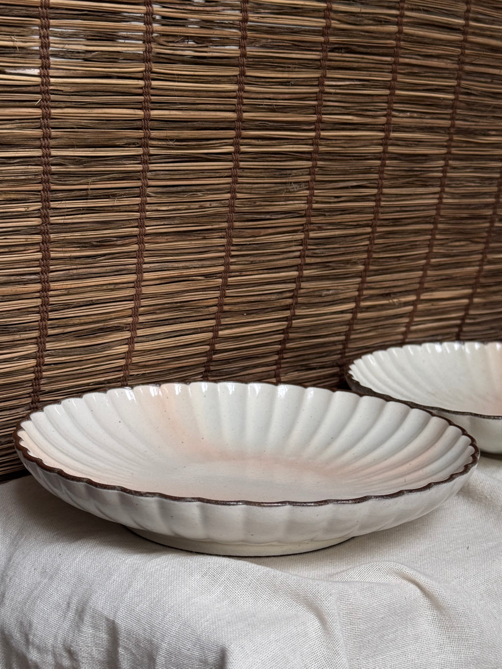 Tachiyoshi Kikkichi Hagi-Glaze Chrysanthemum Oval Plates, Set of Two