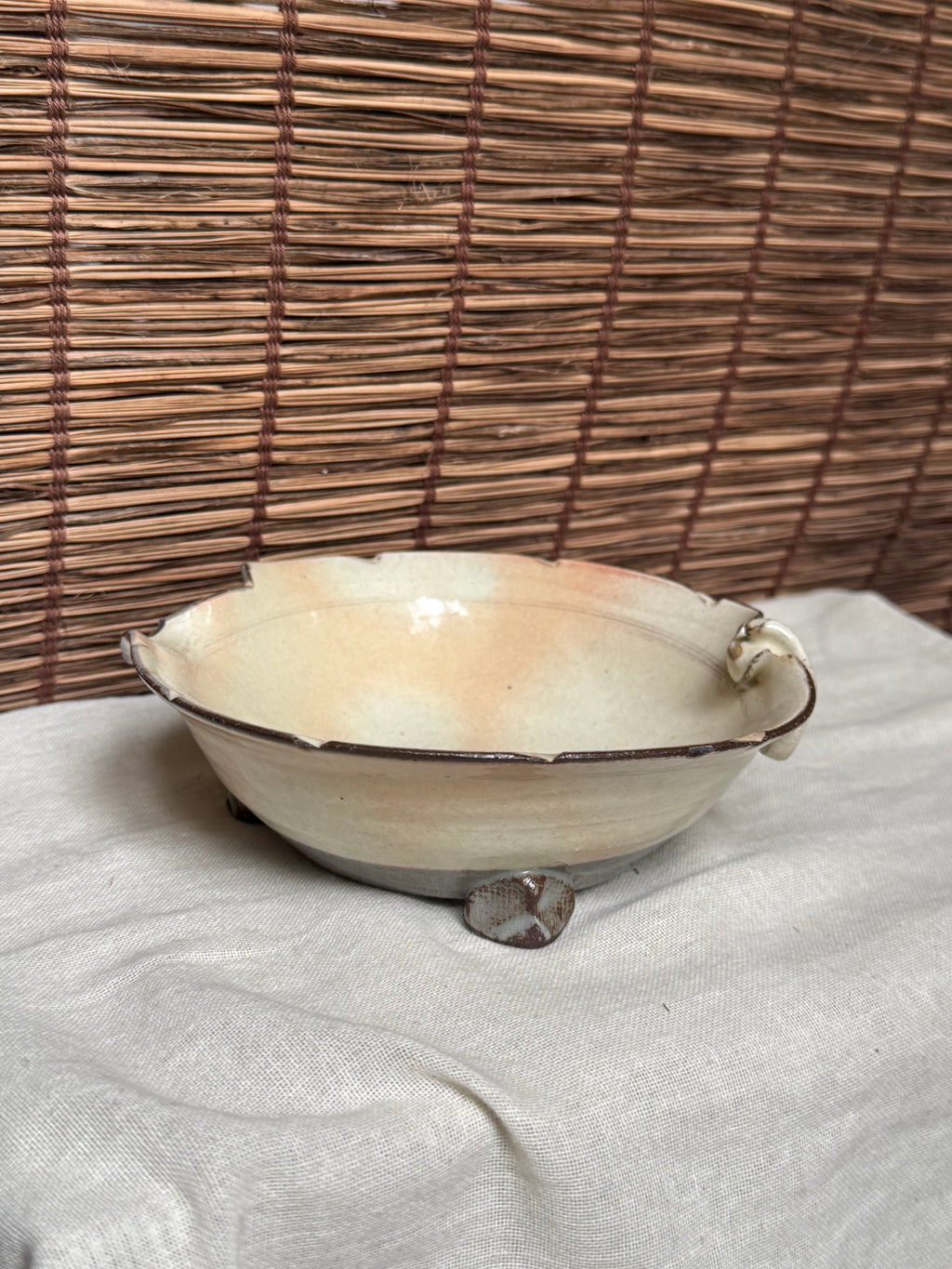 Hagi-yaki Leaf-Shaped Footed Bowl, Handled, Pink-Blush Ivory Glaze