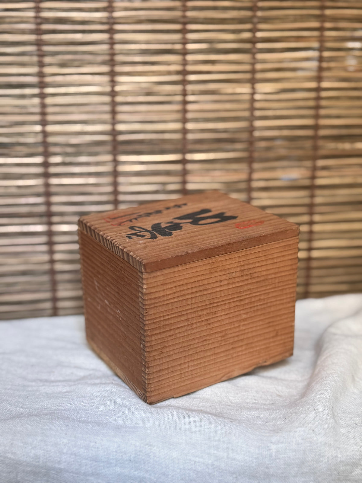 Shino Ware Yunomi Teacup — Ōji Kiln (王子窯), Hand-Formed, Signed Wooden Box