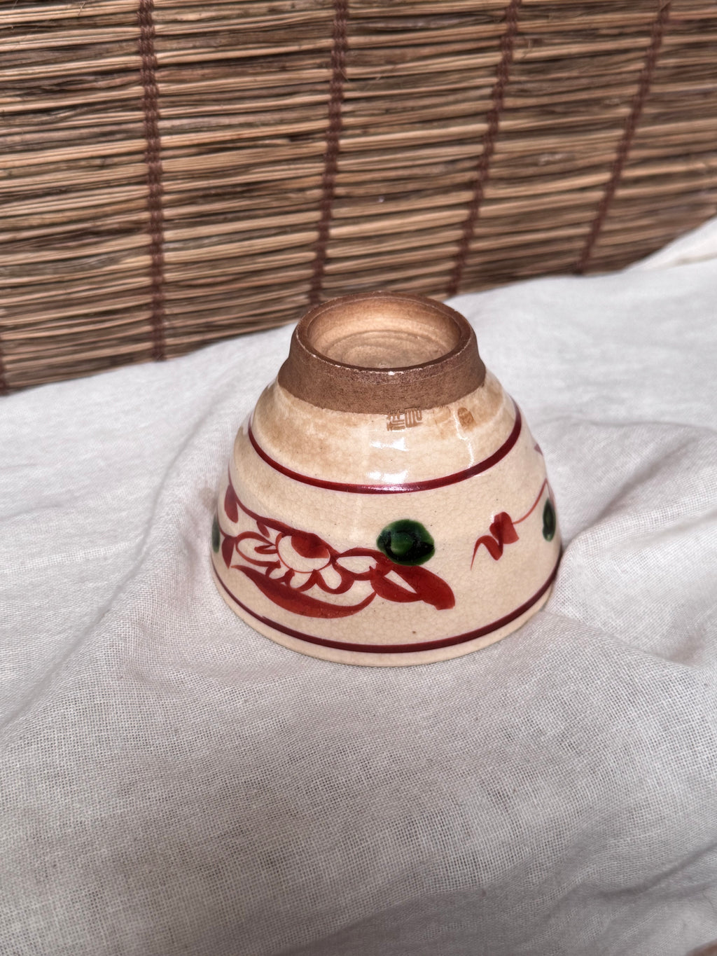 Arita Teacup — Iron-Red and Green Enamel Floral Motif, Cream Crackle Glaze