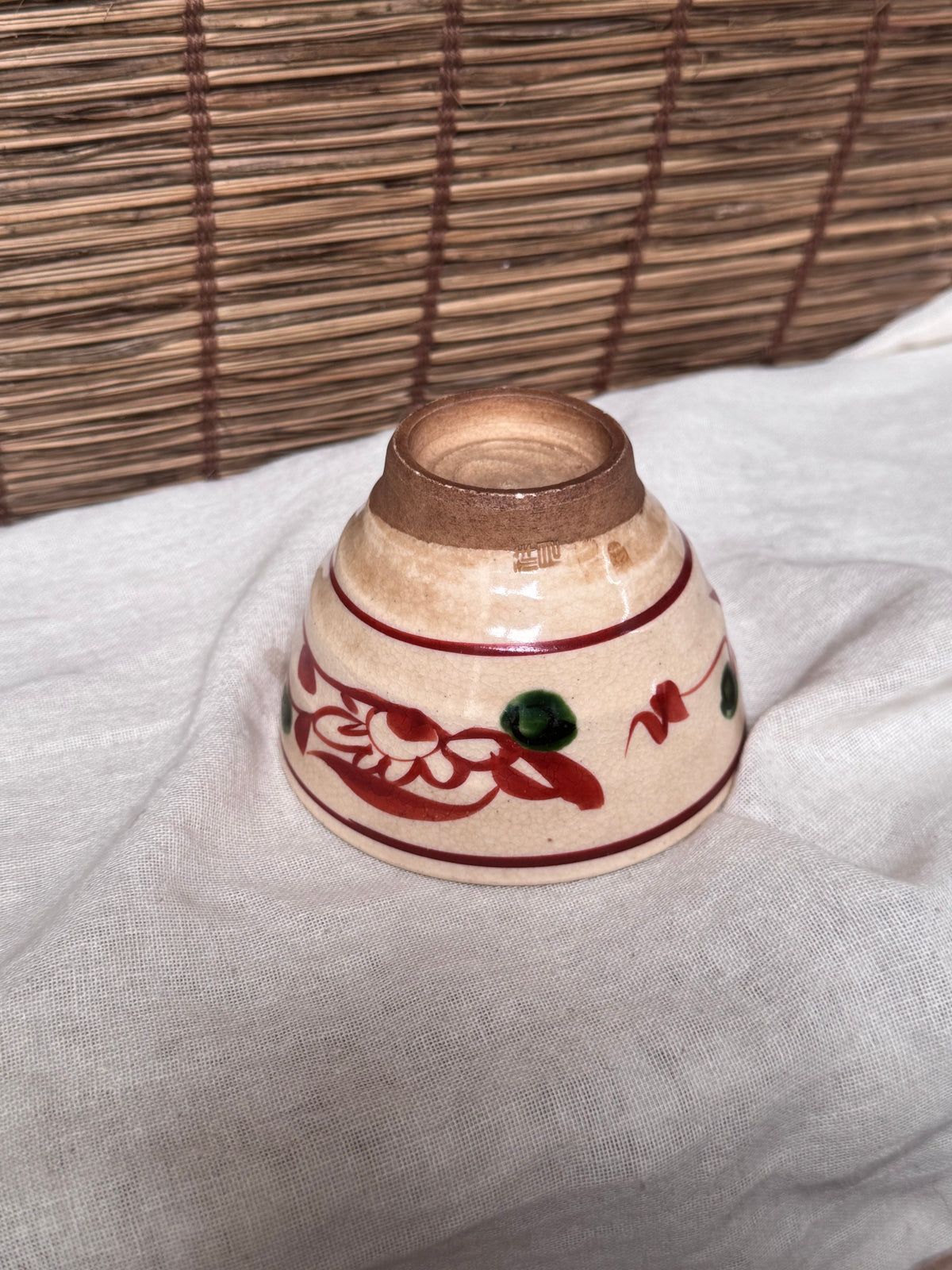 Arita Teacup — Iron-Red and Green Enamel Floral Motif, Cream Crackle Glaze
