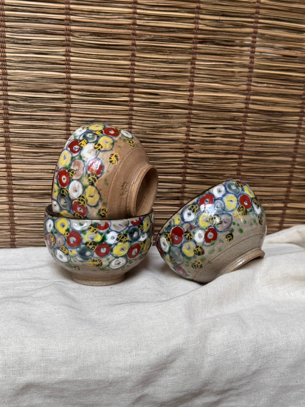 Ryuzan Kiln, "Manjugiku" Pattern Bowls, Set of Three — Hand-Painted Coin-Flower Motif