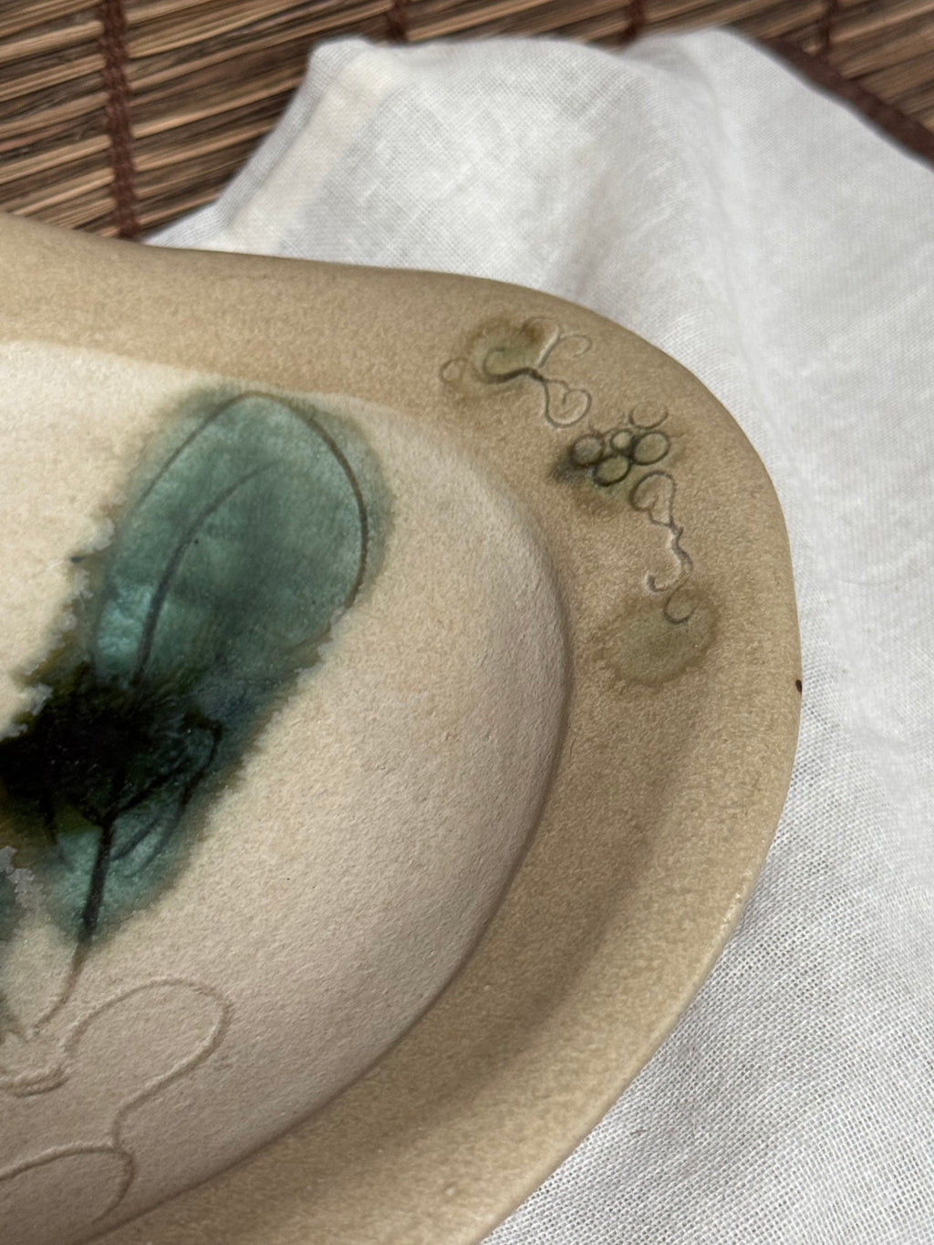 Unzen Artist-Made Serving Plate/Bowl — Large Irregular Studio Pottery, Painted Leaf Motif